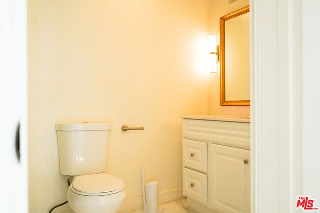 Building Photo - 10520 Eastborne Ave