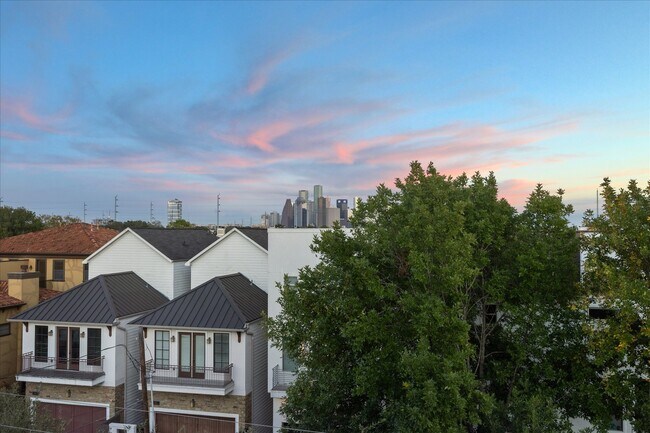 Building Photo - 1822 Morse St