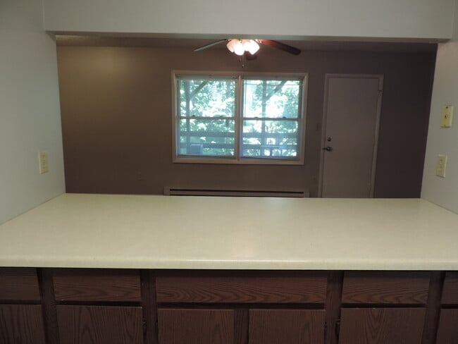 Building Photo - 4bd Lower Unit In Duplex Right Off New Market And Close To ASU