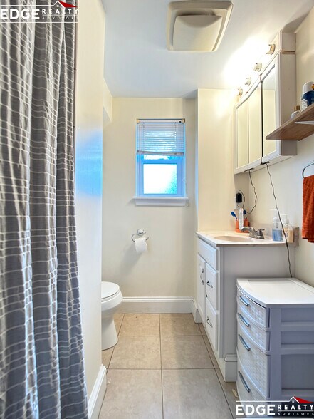 Building Photo - 28R Cherry St