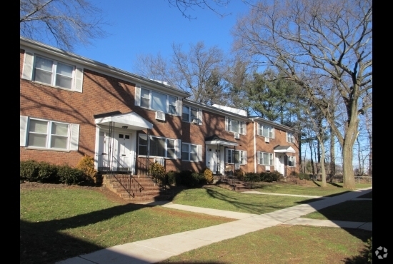 Building Photo - Greenwood Gardens