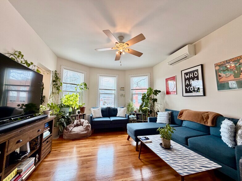 Building Photo - 35 Harvard St