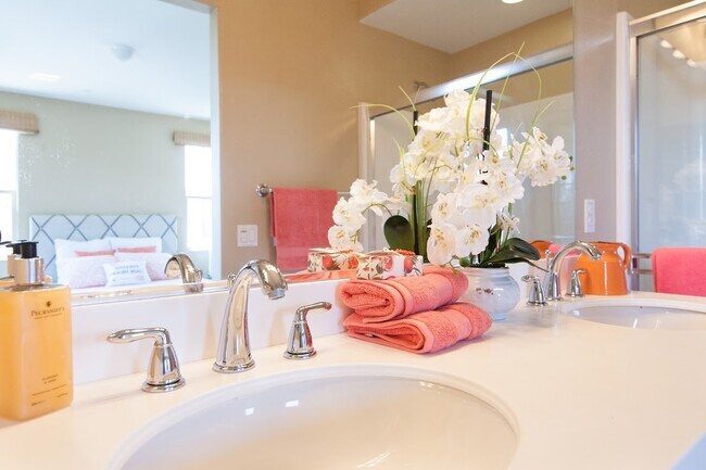 Building Photo - 703 E California Blvd