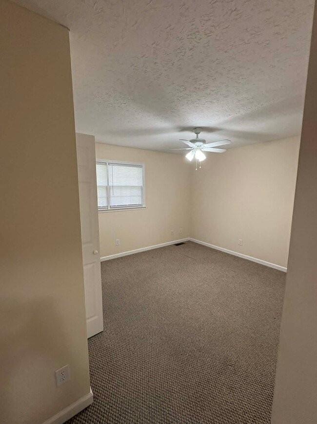 Building Photo - 2119 Rock Creek Dr