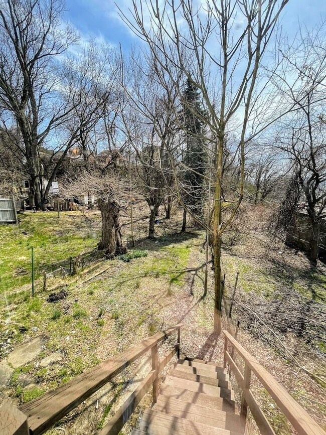 Building Photo - 4 bed 3 bath - Brighton Heights - HUGE house, large rooms, spacious kitchen