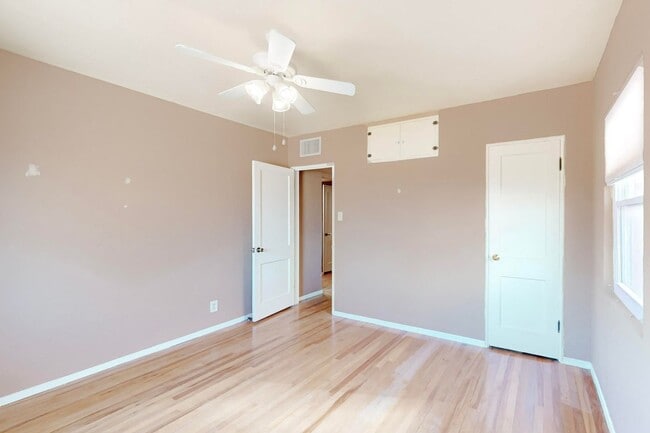Building Photo - Charming 3 bedroom, 2 bath home in Central El Paso! Special No admin fee, $29 application fee!