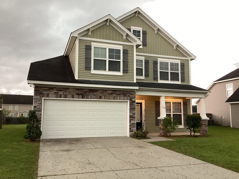 Primary Photo - 708 Canyon Dr