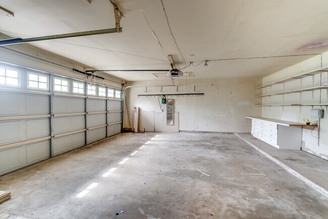 Building Photo - 3927 Pleasant Valley Dr