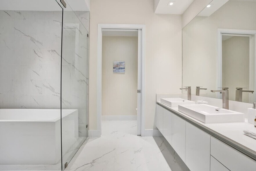 Building Photo - 3100 N Ocean Dr
