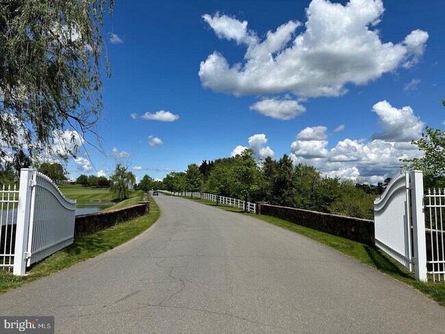 Building Photo - 43395 Briar Creek Terrace