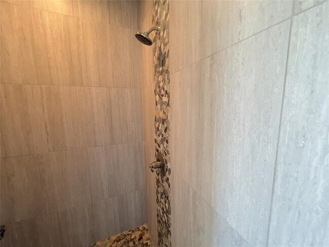 Building Photo - 424 Seville Dr