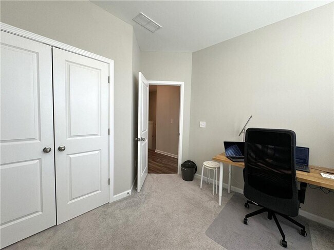 Building Photo - 3311 Park Pointe Cir