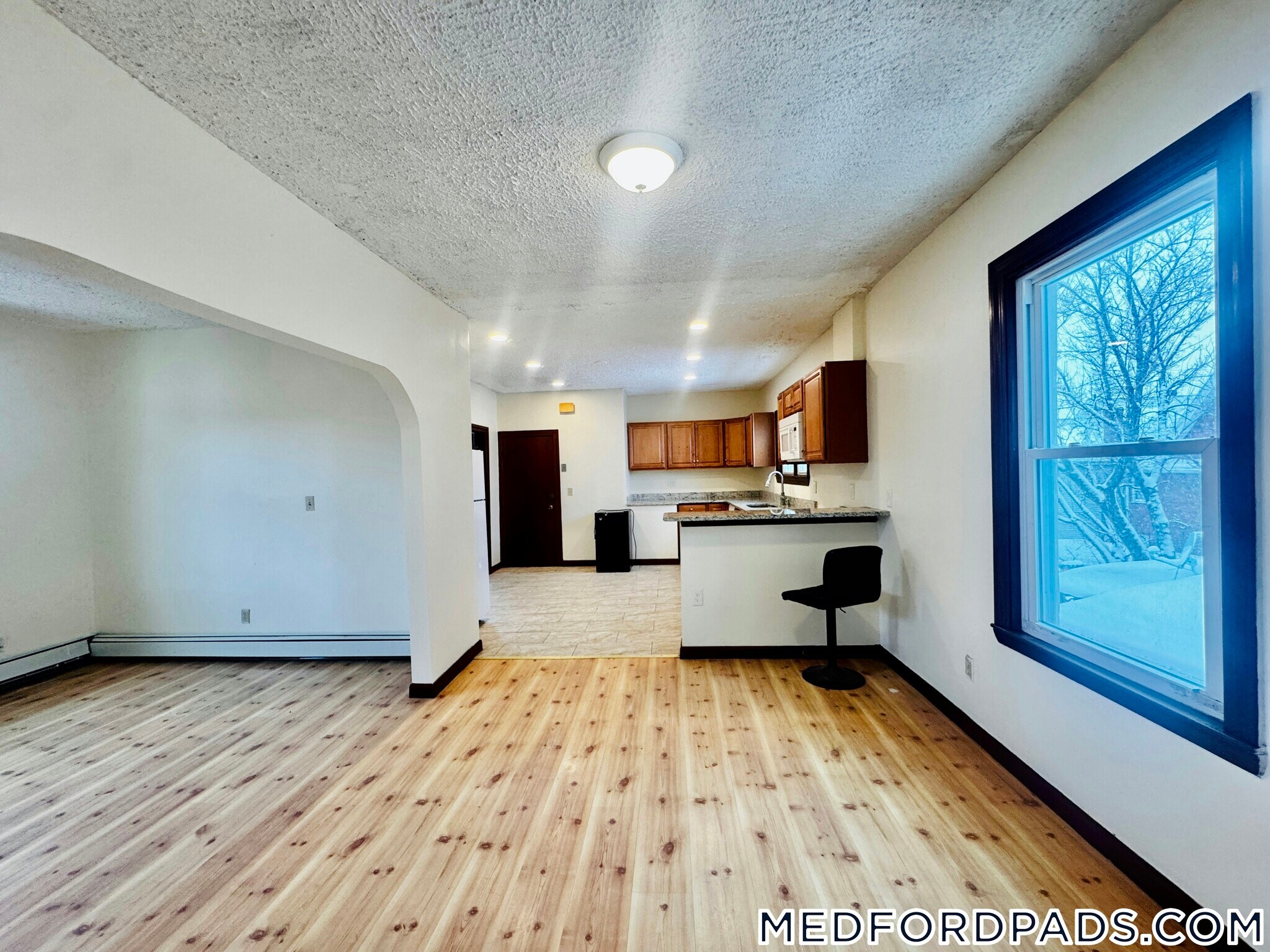 Building Photo - 569 Main St