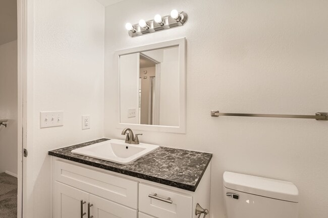 Building Photo - 2025 C St SE