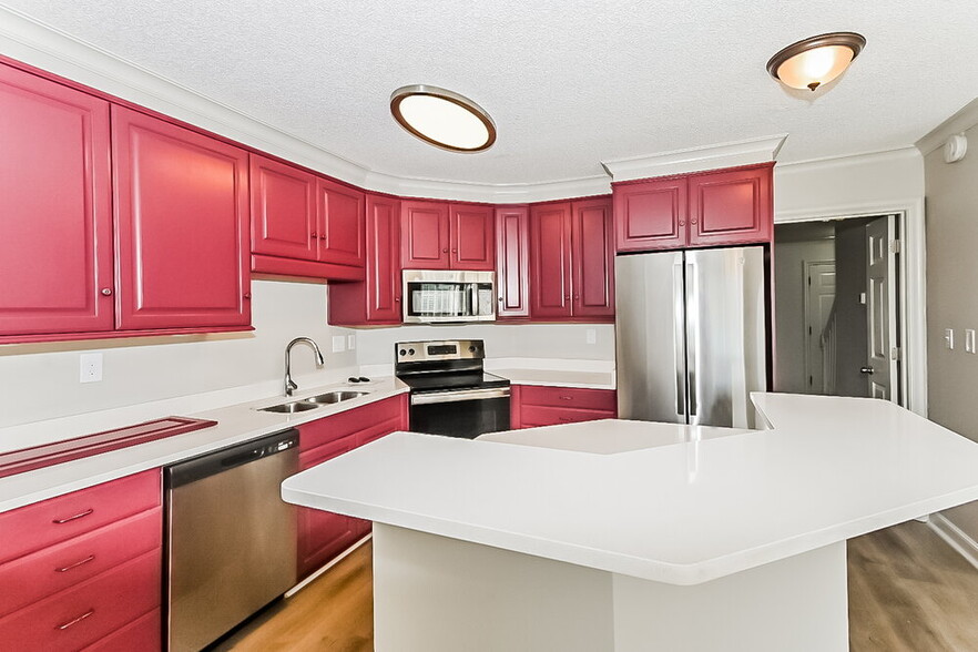Building Photo - 7170 Fox Creek Dr