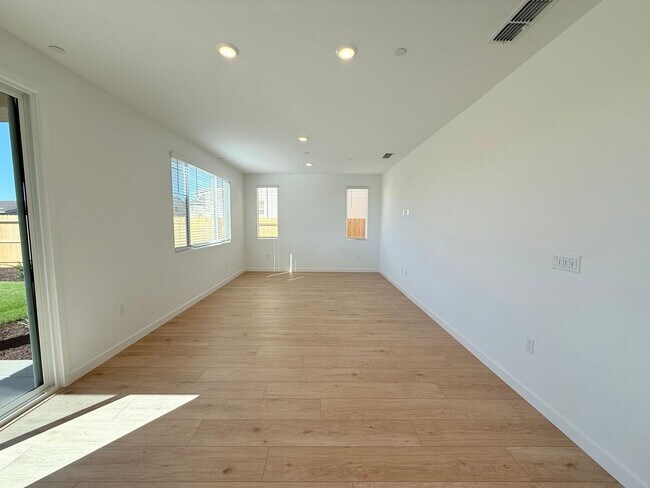 Building Photo - 10370 Bayson Wy