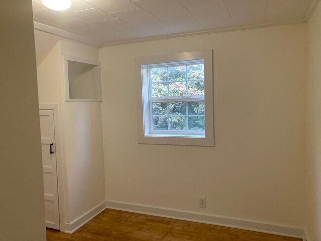 Building Photo - 48 Grove St