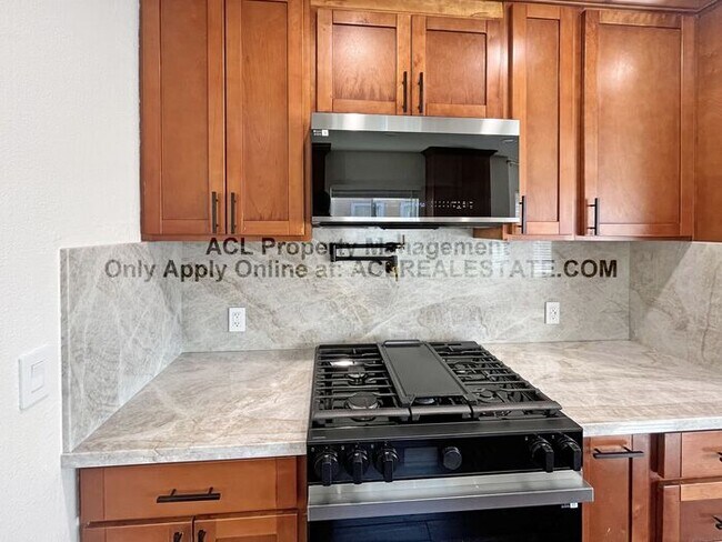 Building Photo - 2 Houses, 1 Price. Nicely Updated Single Family Home with ADU