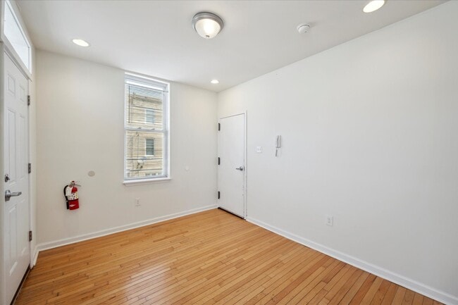 Building Photo - 1400 S 15th St