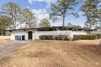 Building Photo - Charming Haven for Rent: Your Ideal Home A...