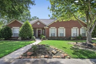 Building Photo - 617 Woodview Dr