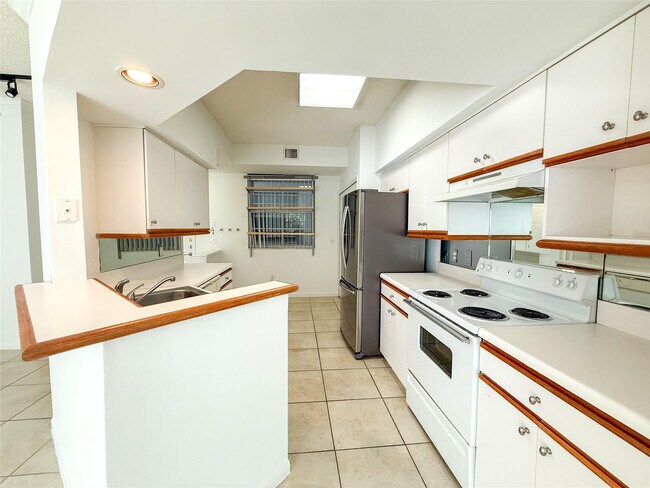 Building Photo - 3105 NE 184th St