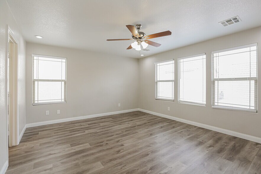 Building Photo - 10810 W Old Ironsides Ave