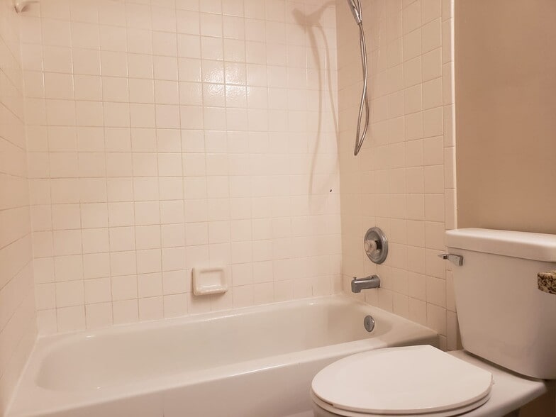 Master Bathroom - 1164 Captains Brg
