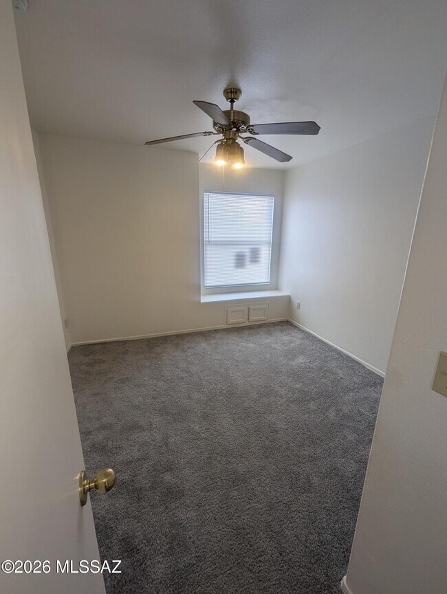 Building Photo - 7835 S Lennox Ln