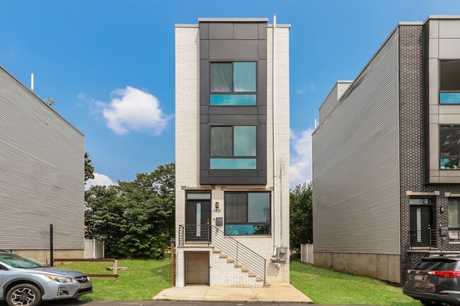 Primary Photo - New construction with roof top deck spacio...