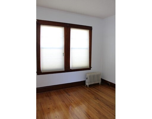 Building Photo - 211 Elm St