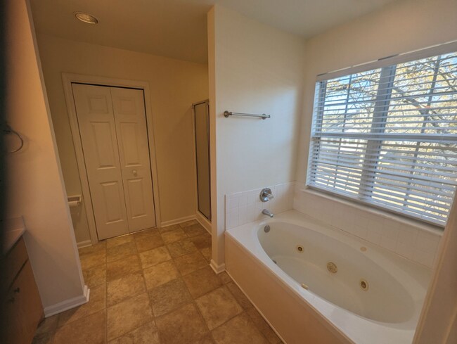 Building Photo - Hanahan Lake View Home for Lease