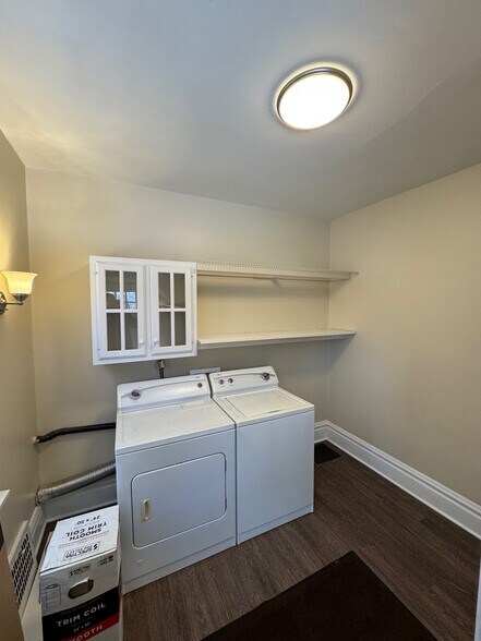 Building Photo - 442 Oneida St