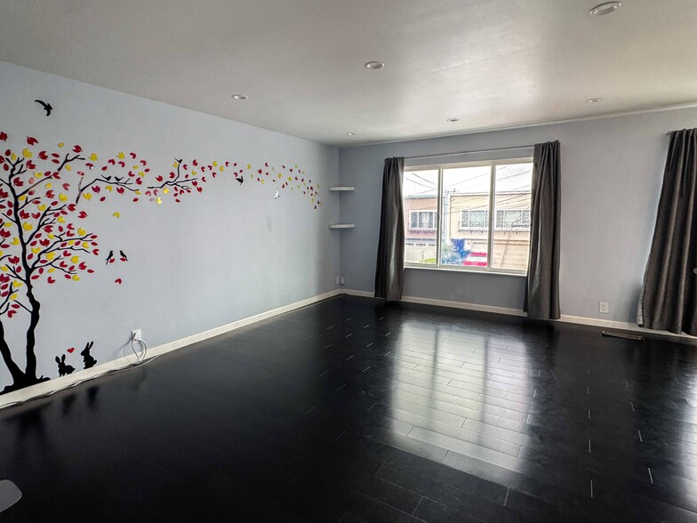 Living Room - 577 Price St