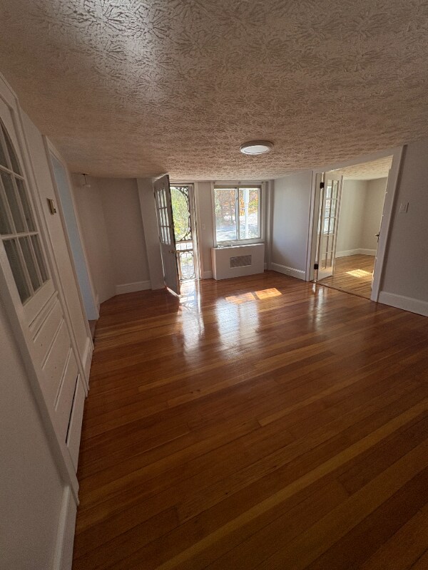 Building Photo - 891 Mammoth Rd