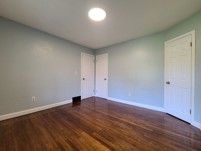 Building Photo - Spacious 4-Bed, 2-Bath Updated Home in Ben...