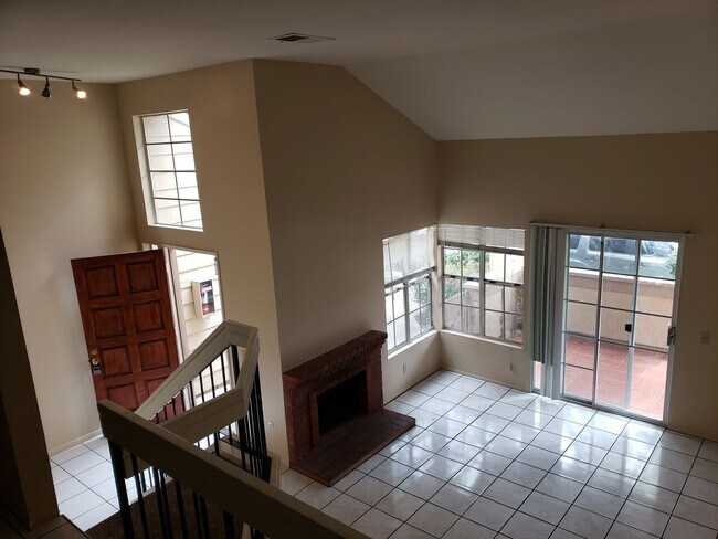 Building Photo - The Bluffs at Fox Run!!! 3BR/2.5BA Rarely ...