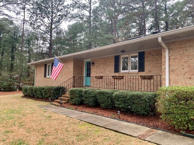 Building Photo - Charming Southern Pines Home on a Spacious...