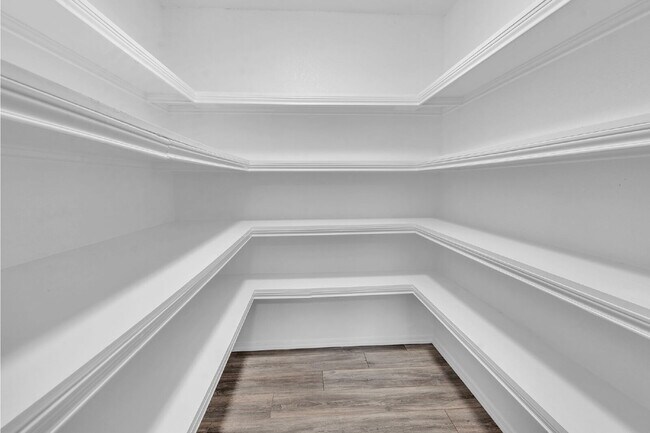 Building Photo - 691 Montana Ct N