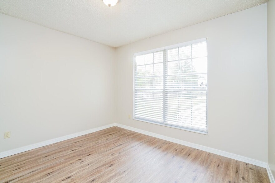 Building Photo - 2677 Aberdeen Ct