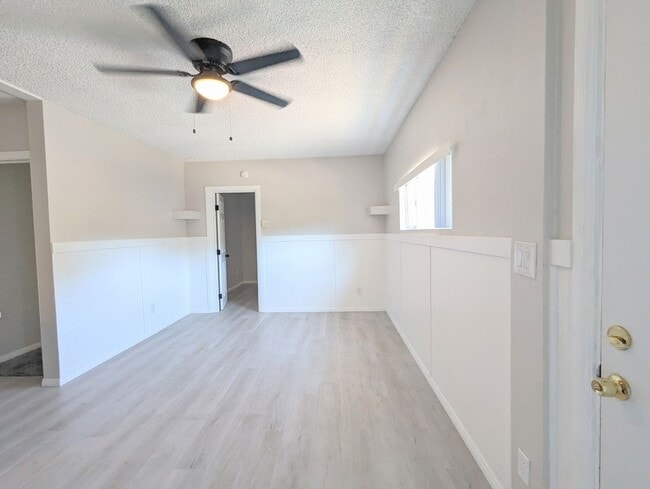 Building Photo - Beautifully renovated 3 bedroom unit in La...