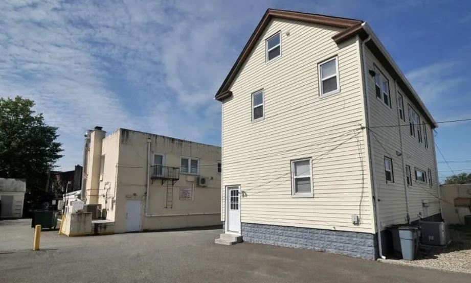 Building Photo - 215 W Saint Georges Ave