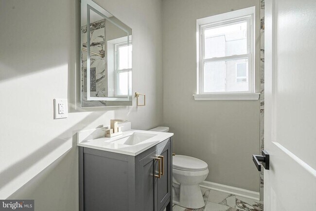 Building Photo - 952 N Marshall St