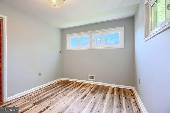 Building Photo - 5506 Adleigh Ave