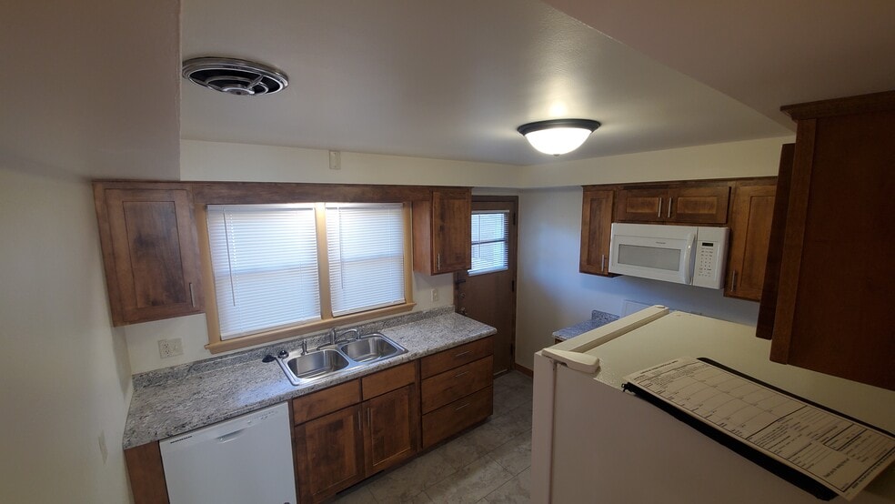 Building Photo - 902 S Brooks St