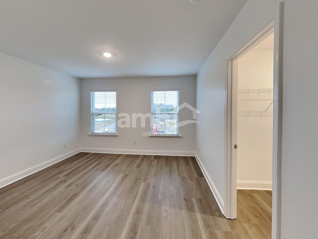 Building Photo - 213 Argea Dr