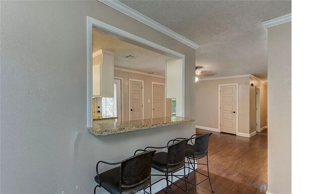 Building Photo - Comfy 4-Bed/3-Bath 3 blocks from A&M with all appliances, backyard, 5 min to grocery store