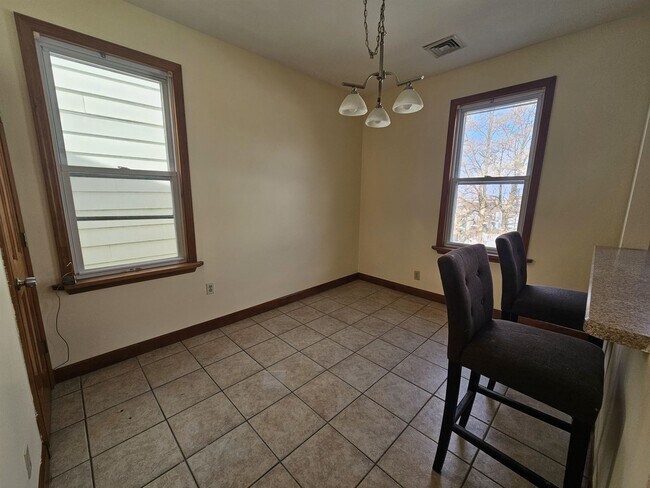 Building Photo - 154 Bleecker St