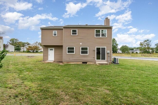 Building Photo - 3 Lilac Dr
