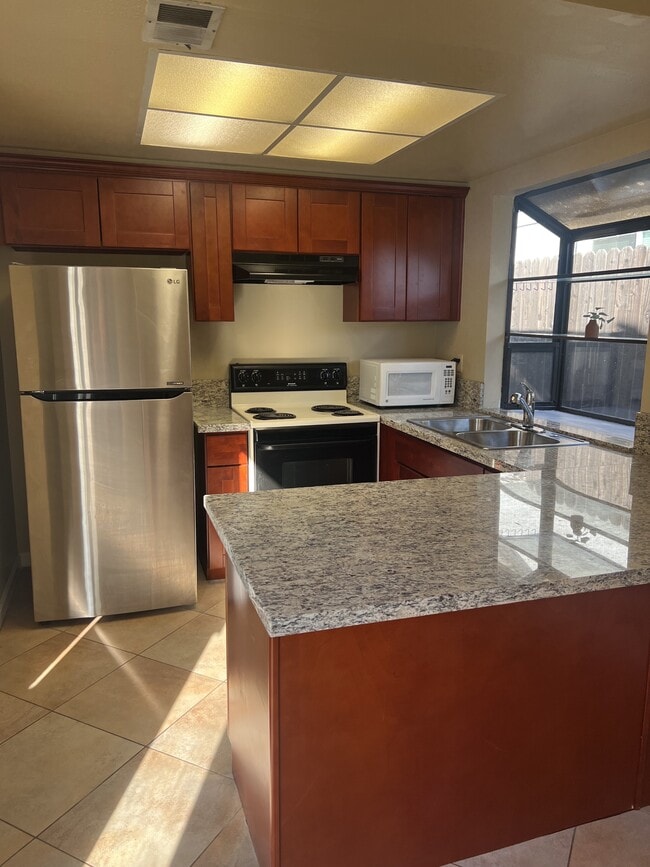 Building Photo - 6560 Oakcreek Way